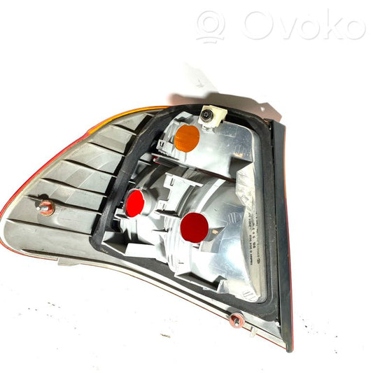 Aizmugurējais lukturis virsbūvē