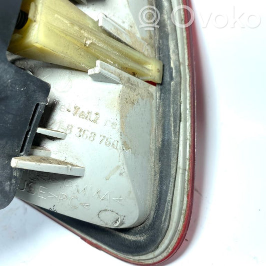 Задний фонарь на капоте