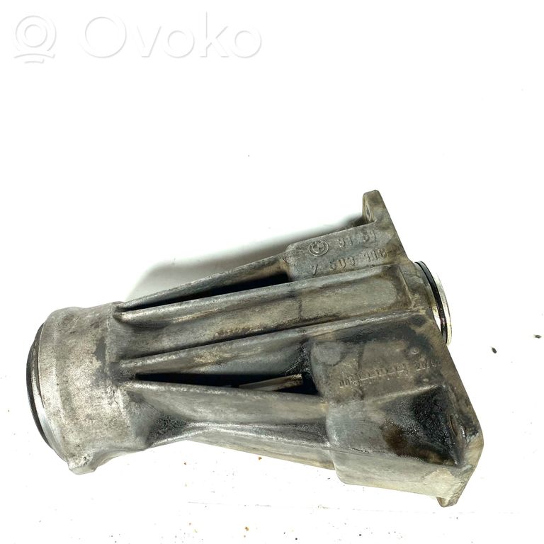 Pusass sakabes gultņa stiprinājums