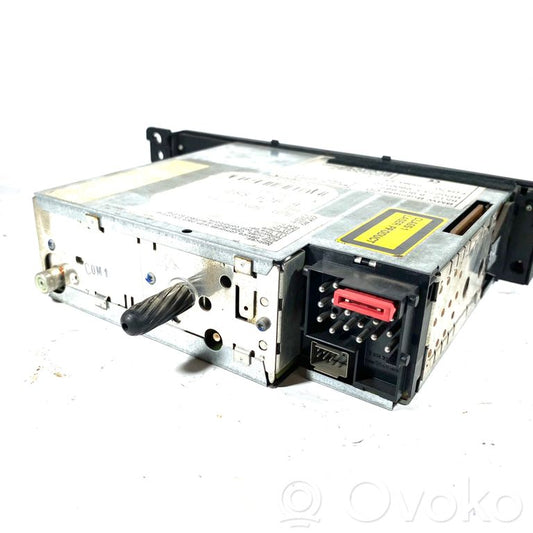 Radio / CD/DVD atskaņotājs / navigācija