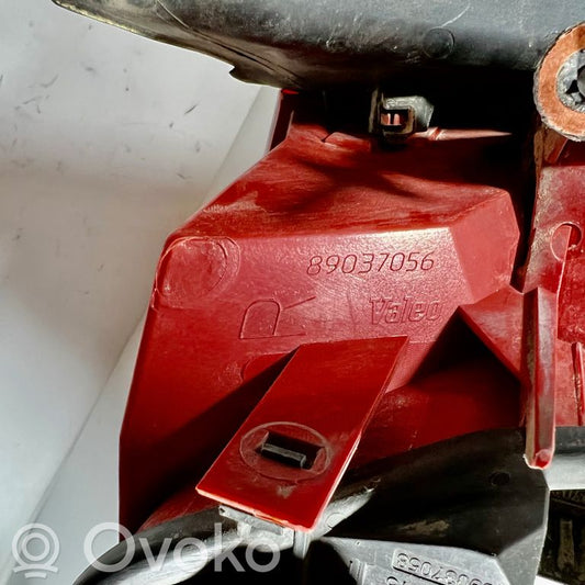 Aizmugurējais lukturis virsbūvē