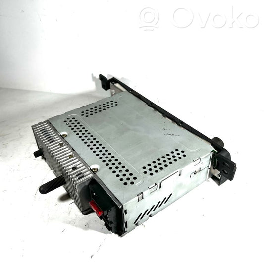 Radio / CD/DVD atskaņotājs / navigācija