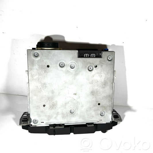 Radio / CD/DVD atskaņotājs / navigācija