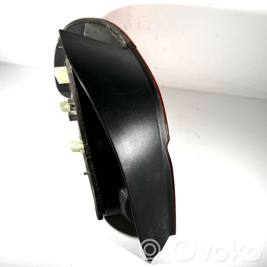 Задний фонарь в кузове