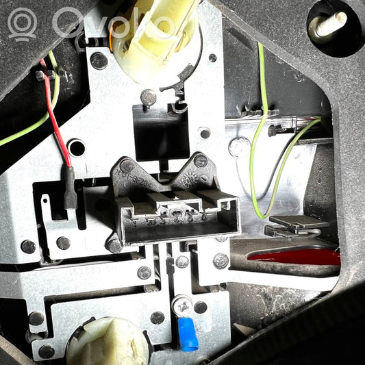 Задний фонарь в кузове