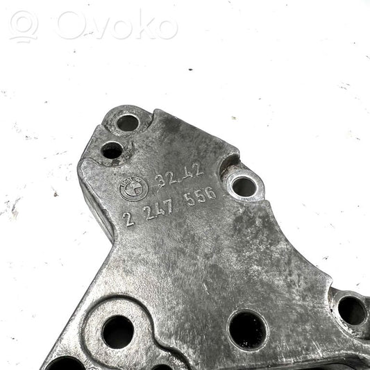 Power steering pump mount