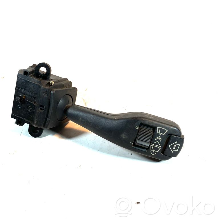 Stikla tīrītāju slēdzis