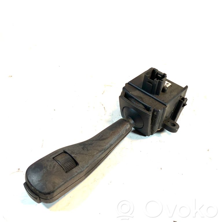 Stikla tīrītāju slēdzis