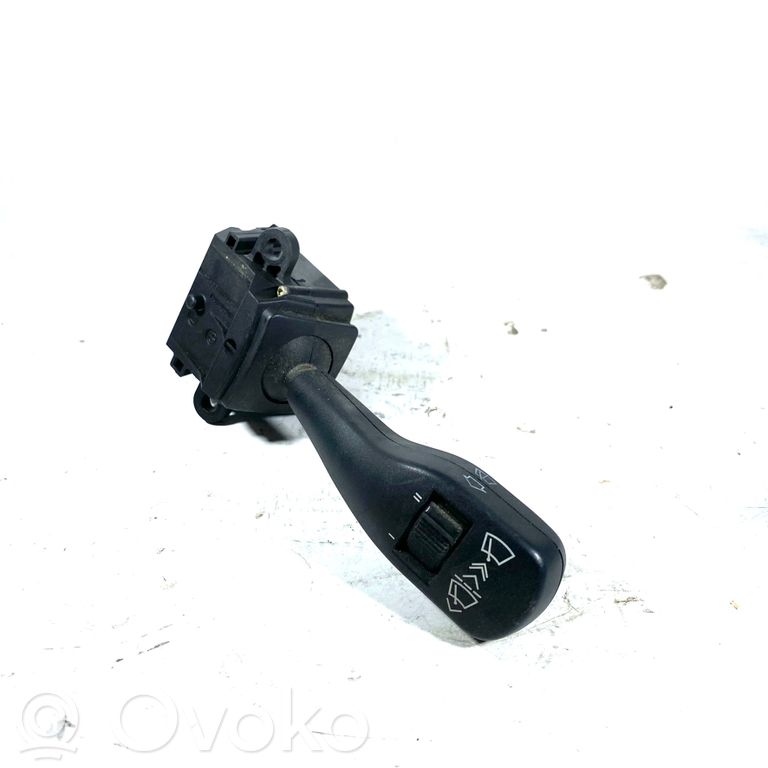 Stikla tīrītāju slēdzis