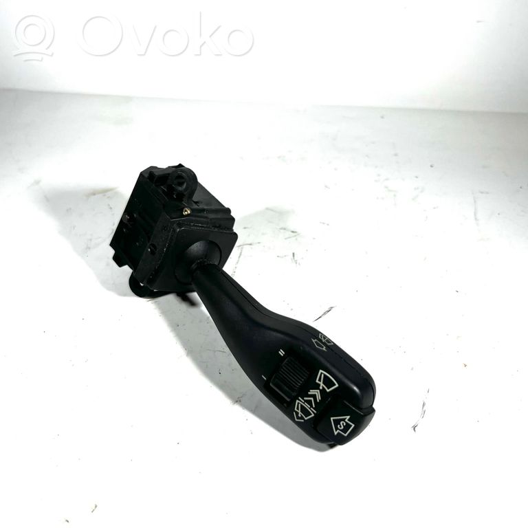 Stikla tīrītāju slēdzis