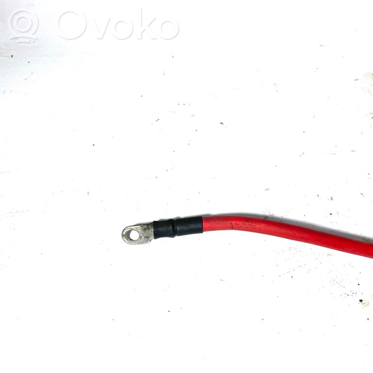 Положительный провод (аккумулятор)