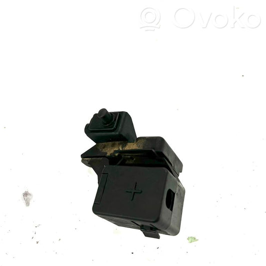 Positive wire connection assembly