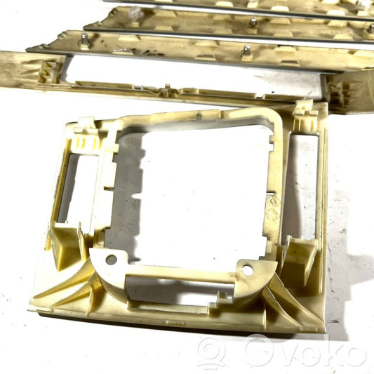 Durvju dekoratīvās apdares komplekts