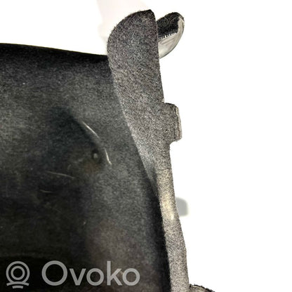 Bagāžnieka sānu apakšējās apdares panelis