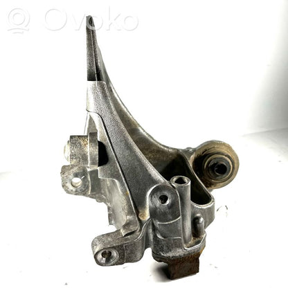 Aizmugurē riteņa rumbas vārpstas šarnīrs (stupica, capfa)