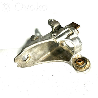 Aizmugurē riteņa rumbas vārpstas šarnīrs (stupica, capfa)