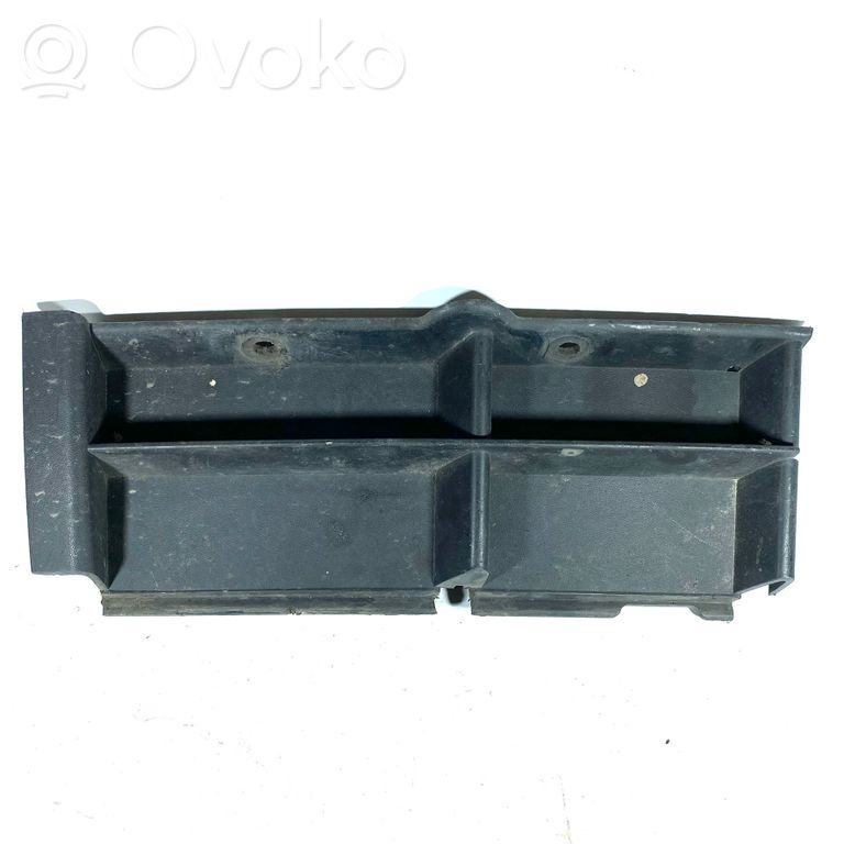 Priekšpusē dekoratīva bampera uzlikas