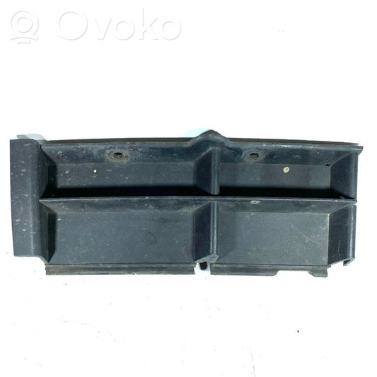 Priekšpusē dekoratīva bampera uzlikas