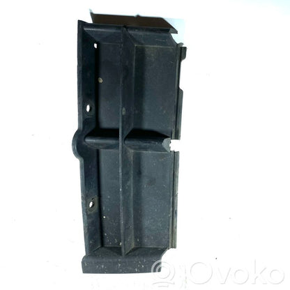 Priekšpusē dekoratīva bampera uzlikas