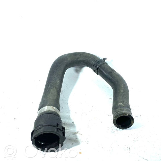 Caurulīte (-es) / šļūtene (-es)