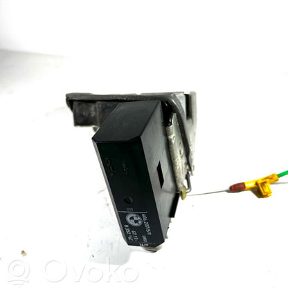 Aizmugurē slēdzene