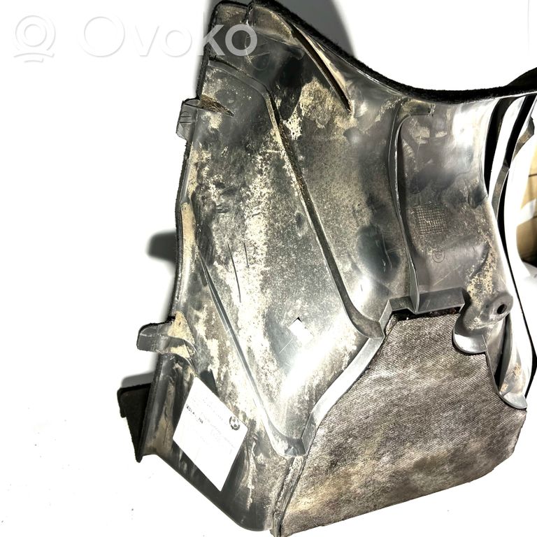 Нижняя панель отделки багажника