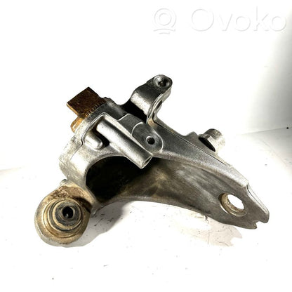 Aizmugurē riteņa rumbas vārpstas šarnīrs (stupica, capfa)