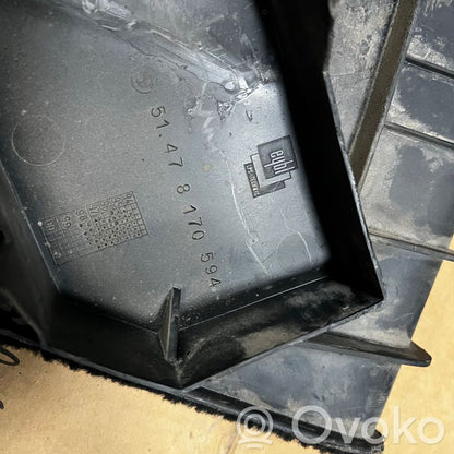 Нижняя панель отделки багажника