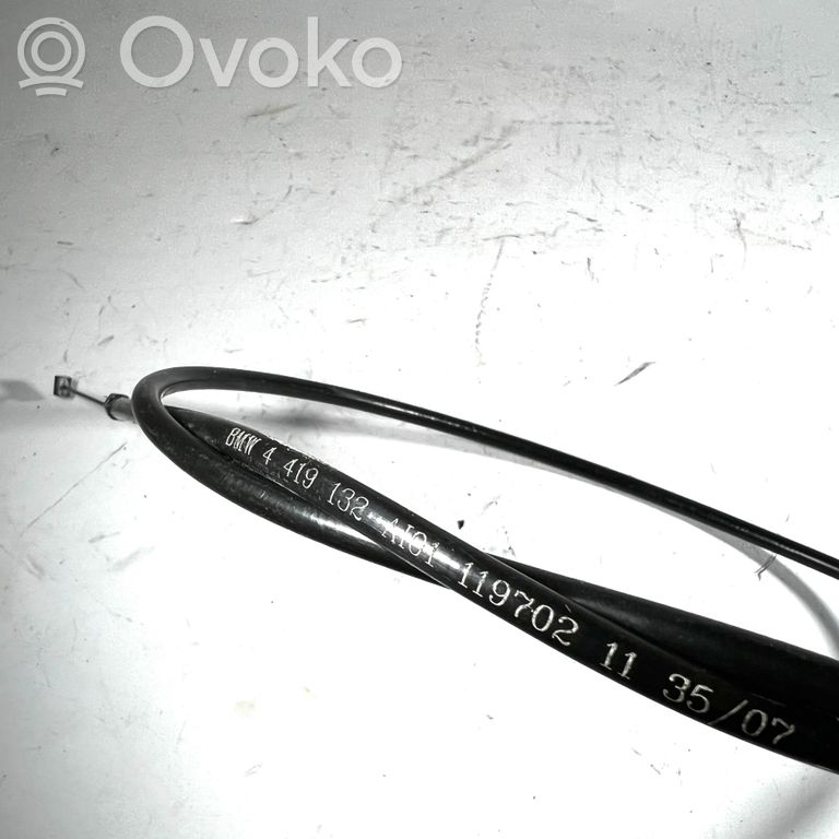 Dzinēja pārsega slēdzenes trosīte