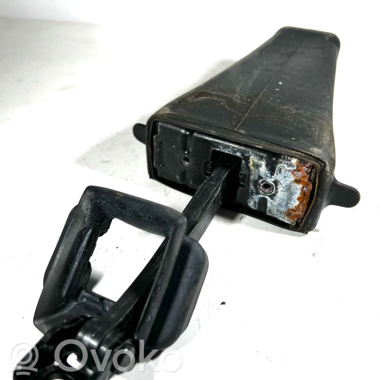 Durvju atvēruma ierobežotājs