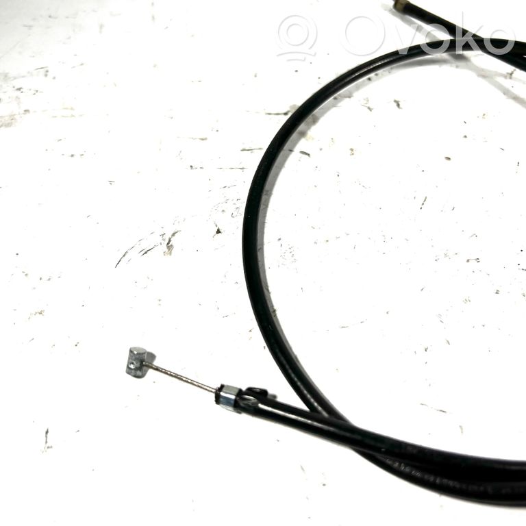 Dzinēja pārsega slēdzenes trosīte