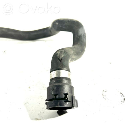 Caurulīte (-es) / šļūtene (-es)