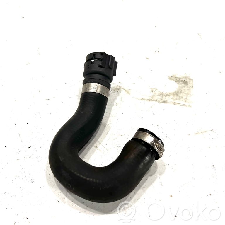 Caurulīte (-es) / šļūtene (-es)