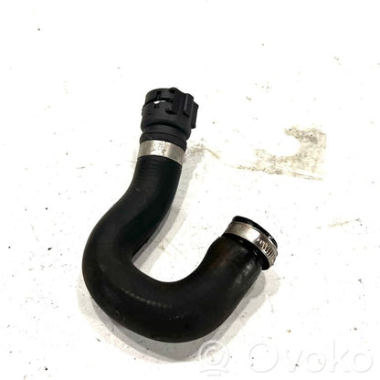 Caurulīte (-es) / šļūtene (-es)