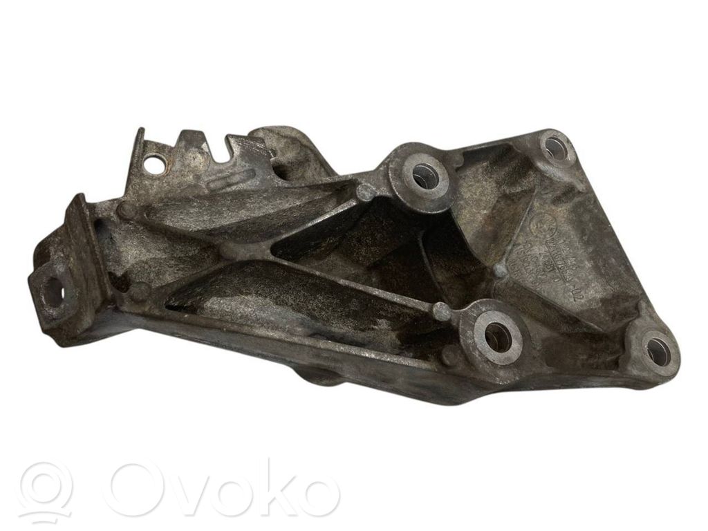 Engine mounting bracket