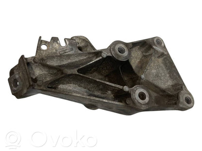 Engine mounting bracket