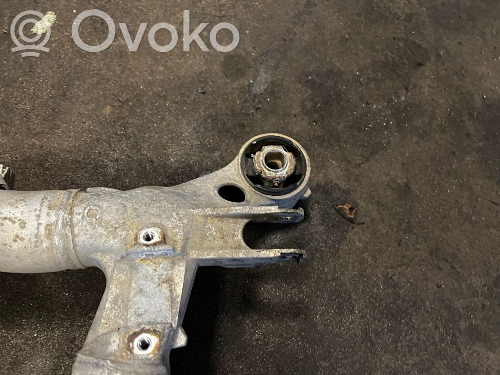 Pusrāmis aizmugurējais / priekšējais