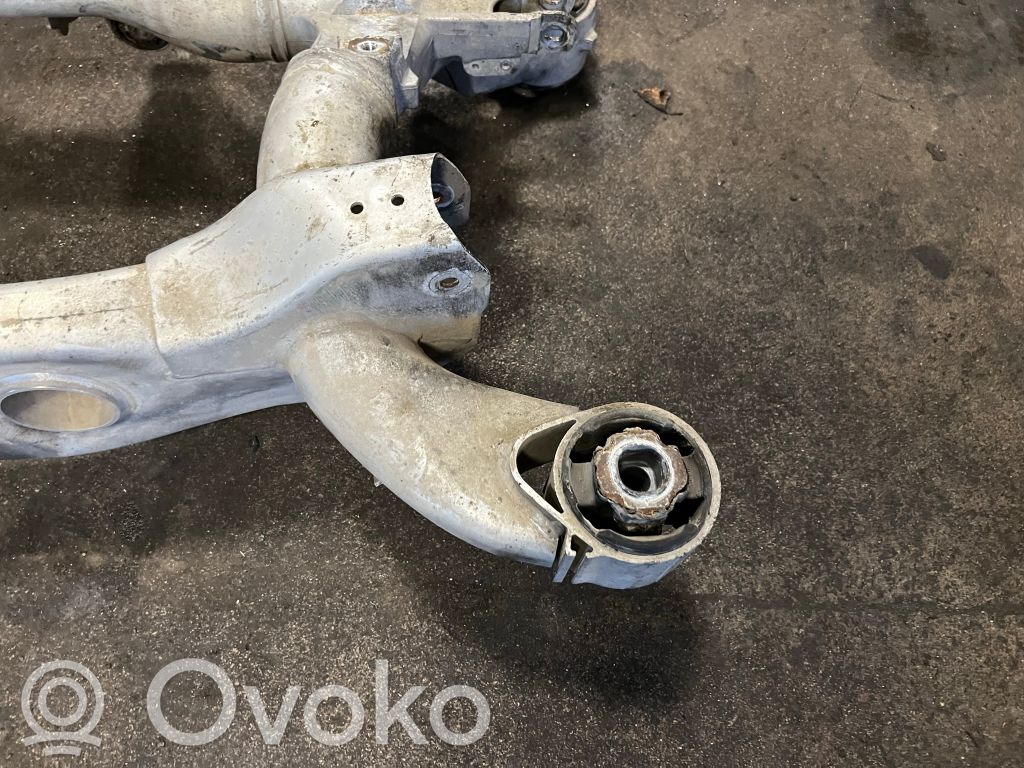 Pusrāmis aizmugurējais / priekšējais