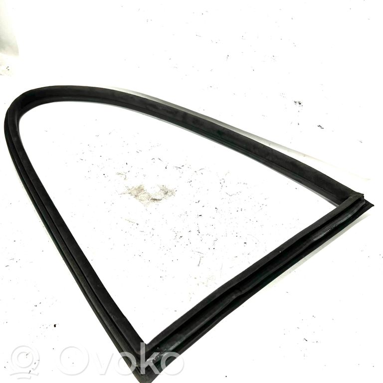 Aizmugurējās puses stikla apdare