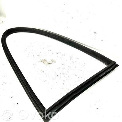 Aizmugurējās puses stikla apdare