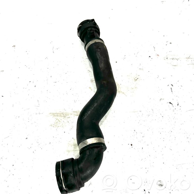 Caurulīte (-es) / šļūtene (-es)