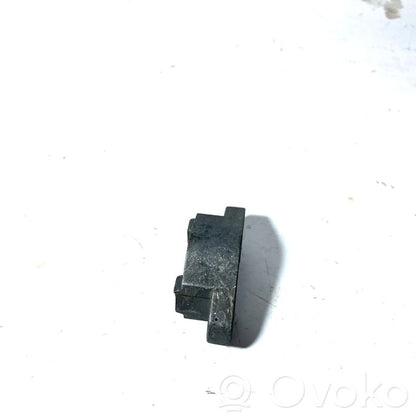 Nozzle holder/shoulder