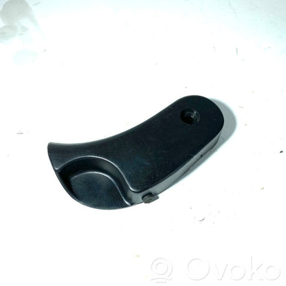 Dzinēja pārsega attaisīšanas rokturītis