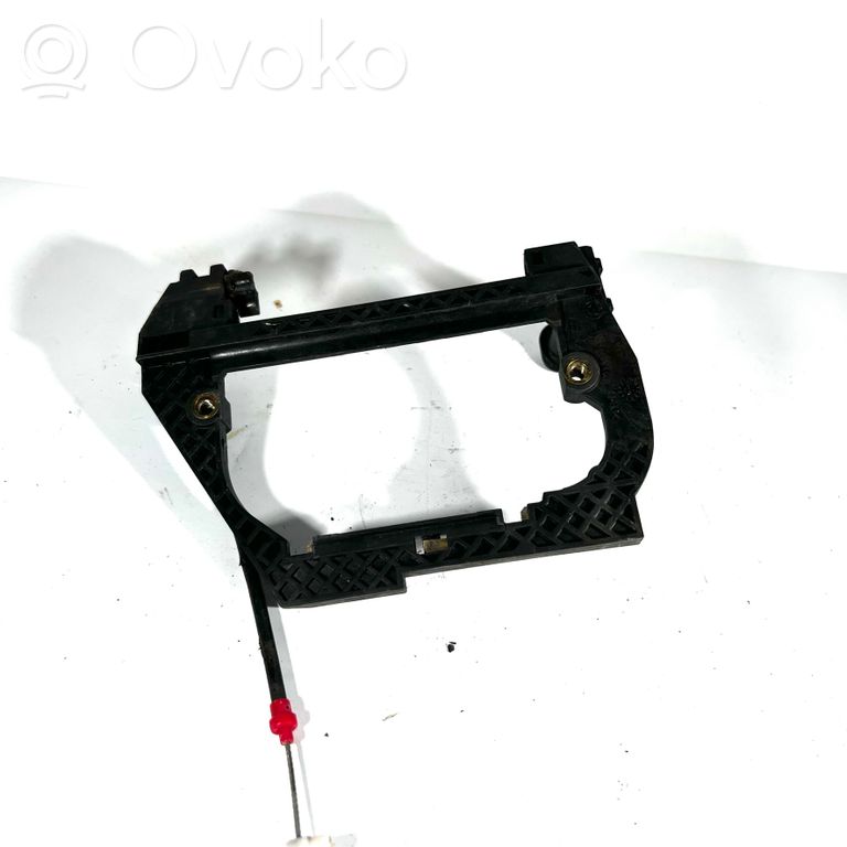 Aizmugurē turētājs / kronšteins ārējam atvēršanas rokturim