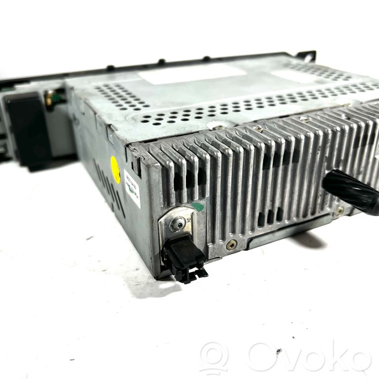 Radio / CD/DVD atskaņotājs / navigācija