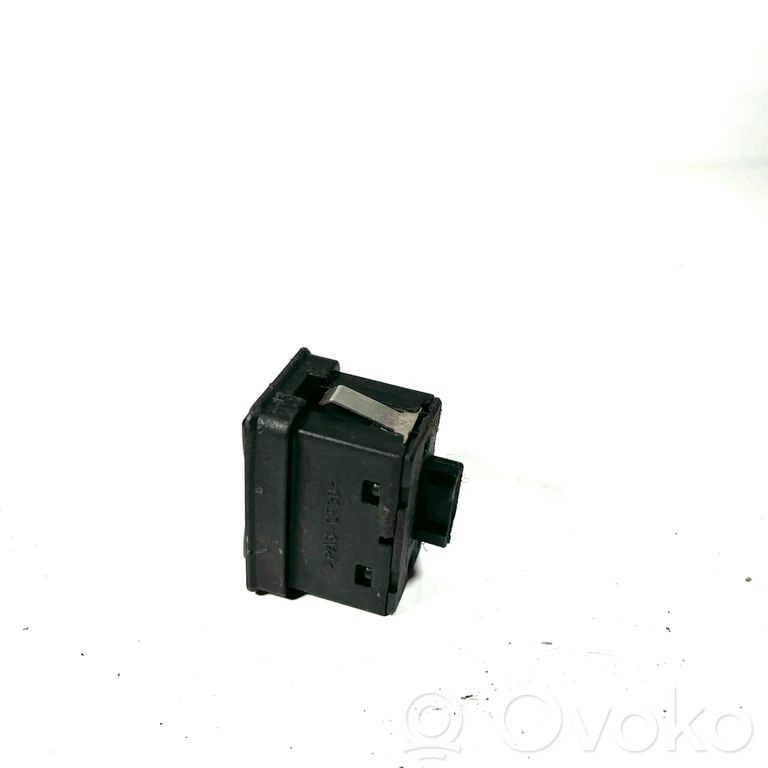 Window lift control switch(es)