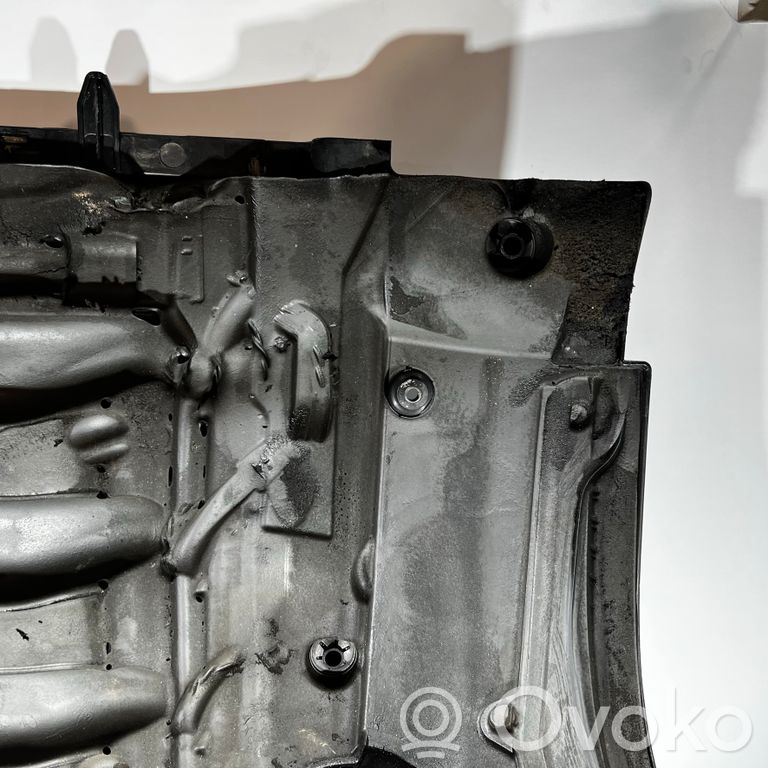 Dzinēja pārsegs (dekoratīva apdare)