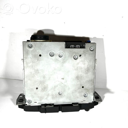 Radio / CD/DVD atskaņotājs / navigācija