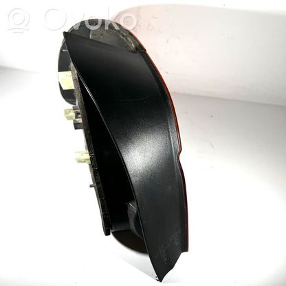 Aizmugurējais lukturis virsbūvē