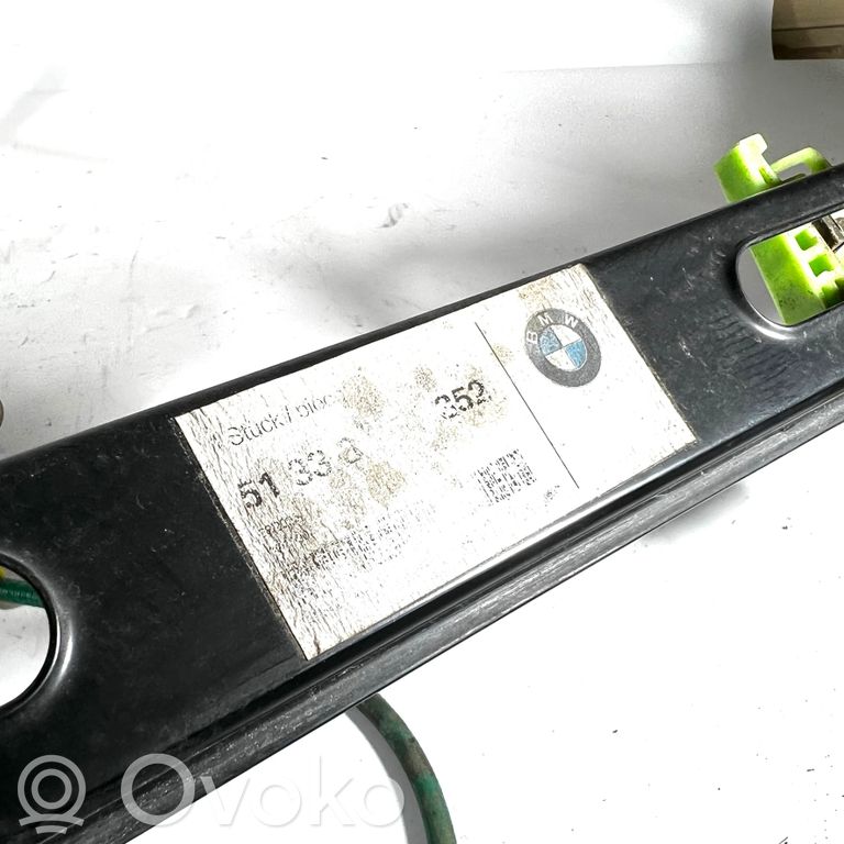 Priekšpusē elektriskā loga pacelšanas mehānisma komplekts